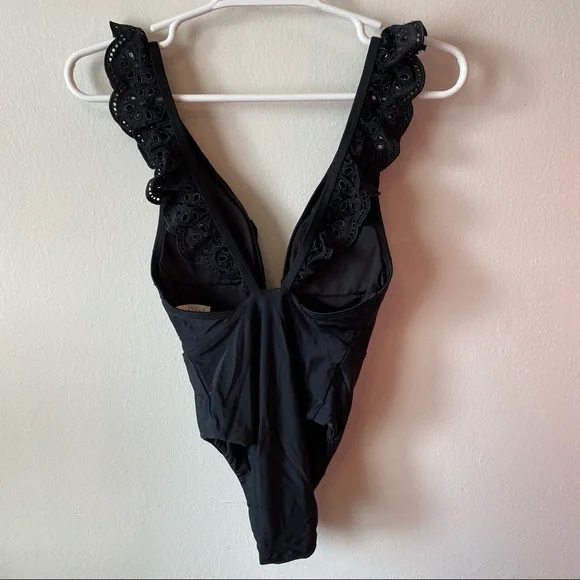 Avec Les Filles Ruffle Top One Piece Swimsuit - Picture 8 of 13